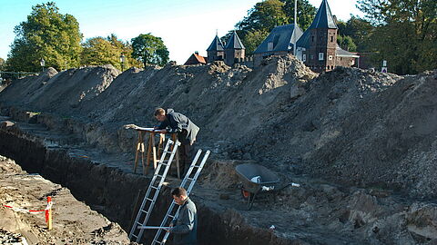Een archeologische opgraving vlakbij de Koppelpoort in Amersfoort.