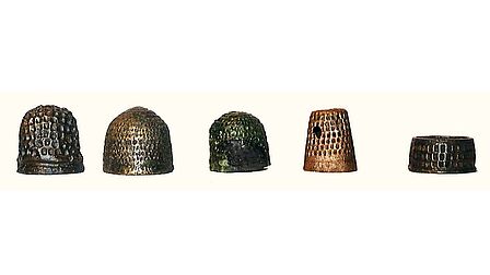 5 vingerhoedjes.
