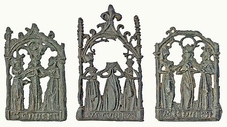 3 metalen pelgrimsinsignes, gewijd aan de heilige Sint Cunera van Rhenen.