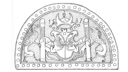 Tekening van een haardsteen met daarop een familiewapen afgebeeld, vastgehouden door een heuse draak.